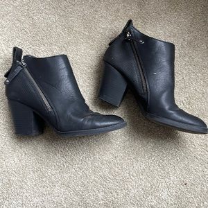 Women’s Black Bootie with Zip Size 7.5